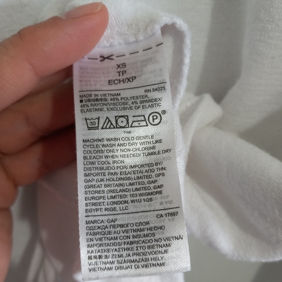 **SOLD**GAP | XS white loose fit long sleeve with ruffled cuffs - Picture 7 of 7